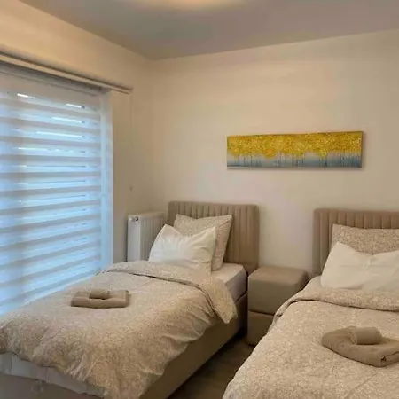 בית נופש Luxury House With Jacuzzi And Sauna