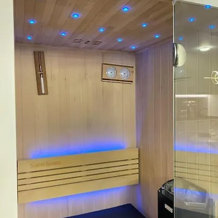 Luxury House With Jacuzzi And Sauna Casa de Férias Ostend