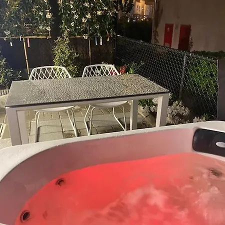 Luxury House With Jacuzzi And Sauna Casa de Férias Ostend